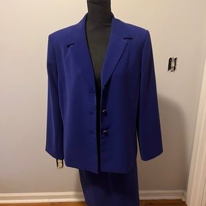 Le suit size 16 purple